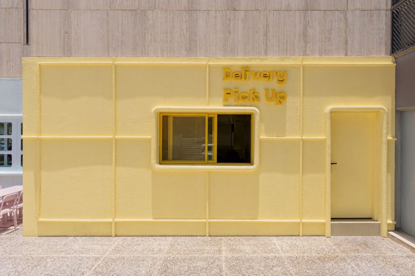 Restaurant exterior by Masquespacio