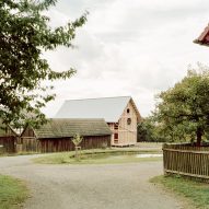 Learning House in Bavaria by Max Otto Zitzelsberger