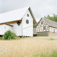 Learning House in Bavaria by Max Otto Zitzelsberger