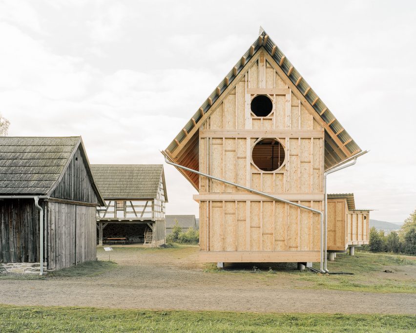 Learning House in Bavaria by Max Otto Zitzelsberger