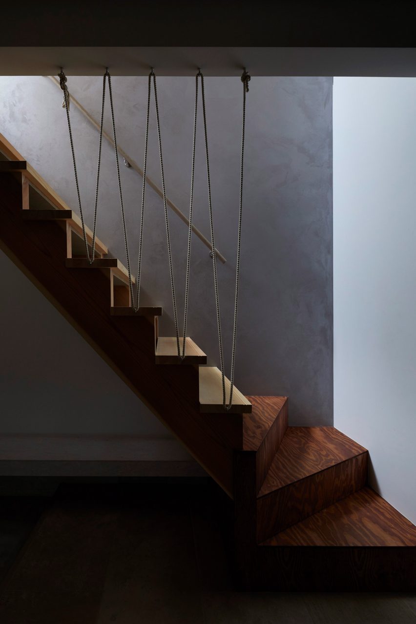 Staircase with rope balustrade