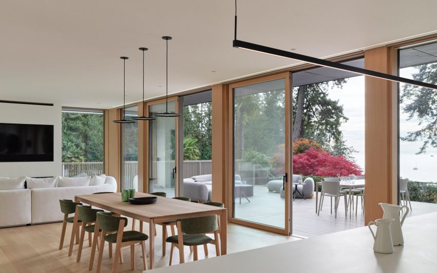 Expansive decking