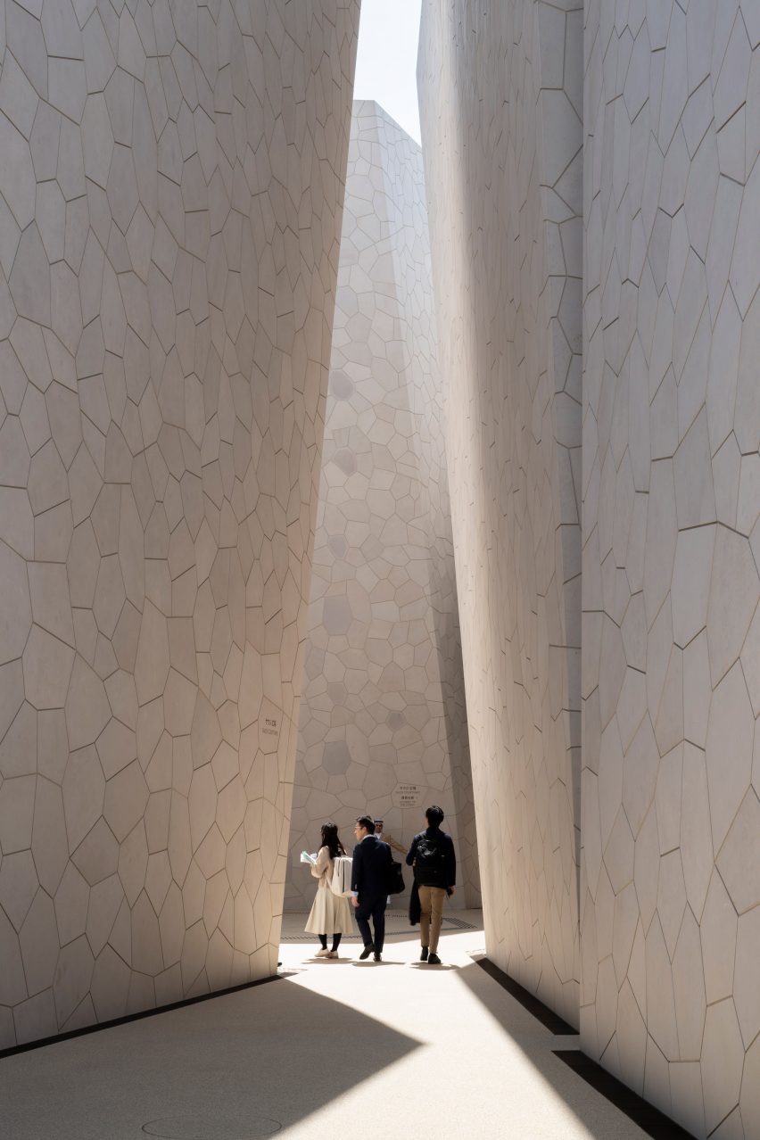 Walkway of Saudi Arabia Pavilion by Foster + Partners and Journey