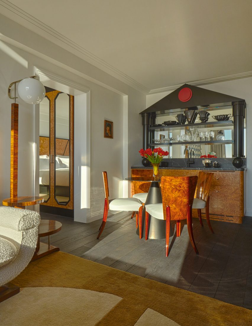 Geometric bar