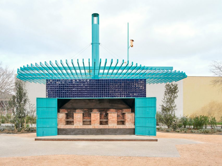 The Communal Barbecue with open doors by H30 Architects