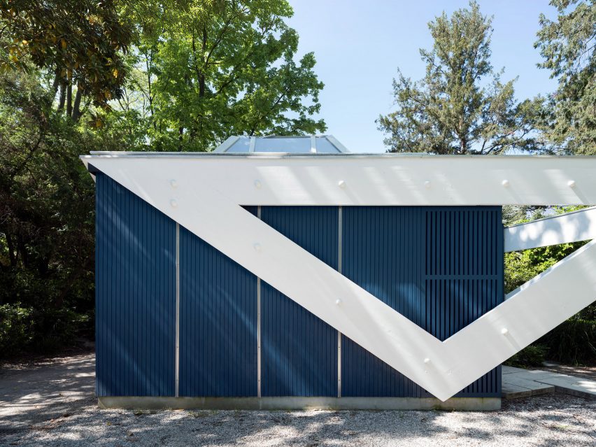 Rear view of Venice exhibition by Ella Kaira and Matti Jänkälä