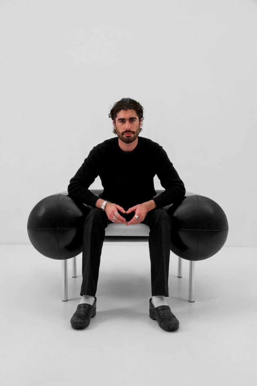 Kouros Maghsoudi hug chair