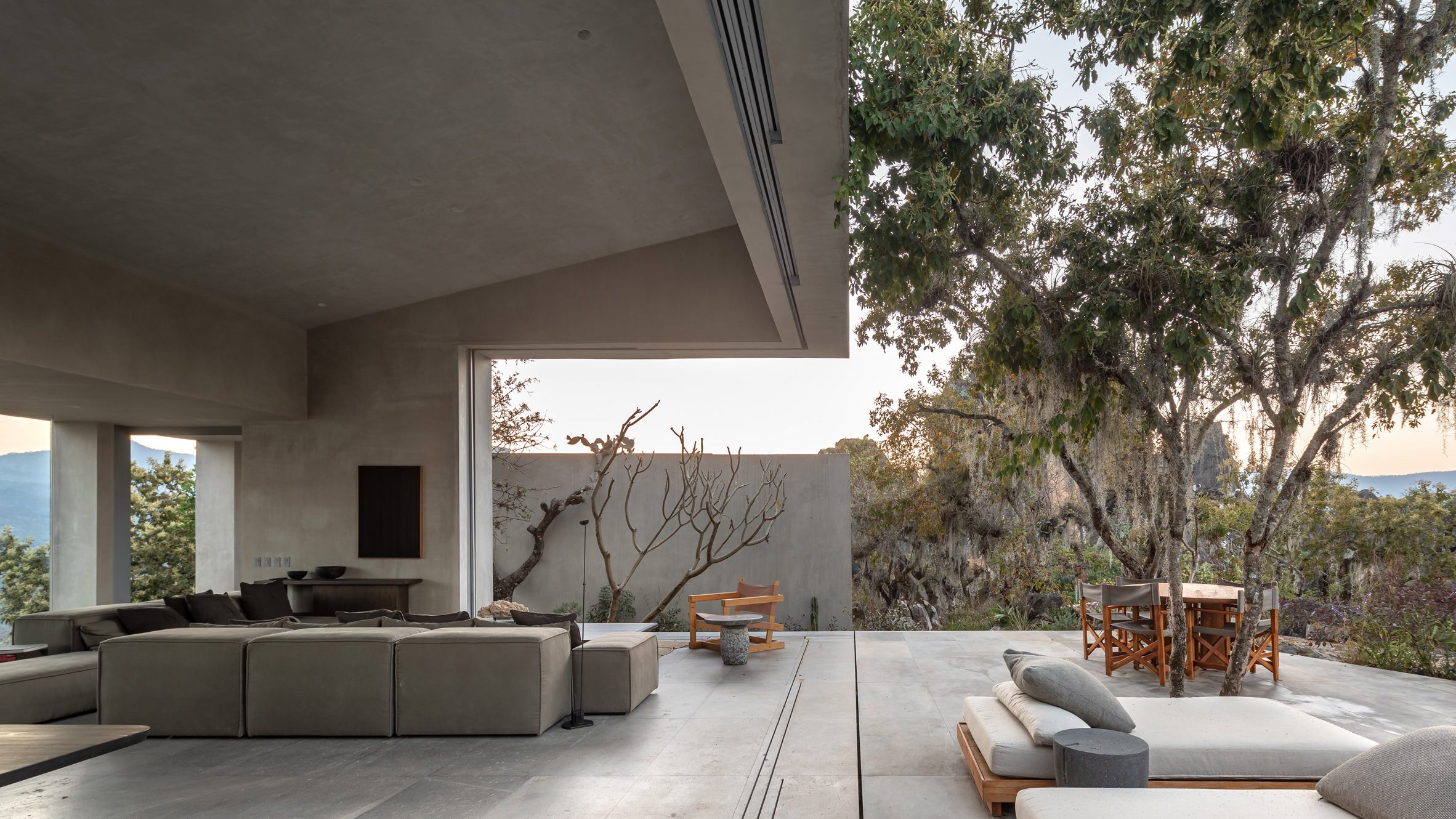 Dezeen — Las Rocas