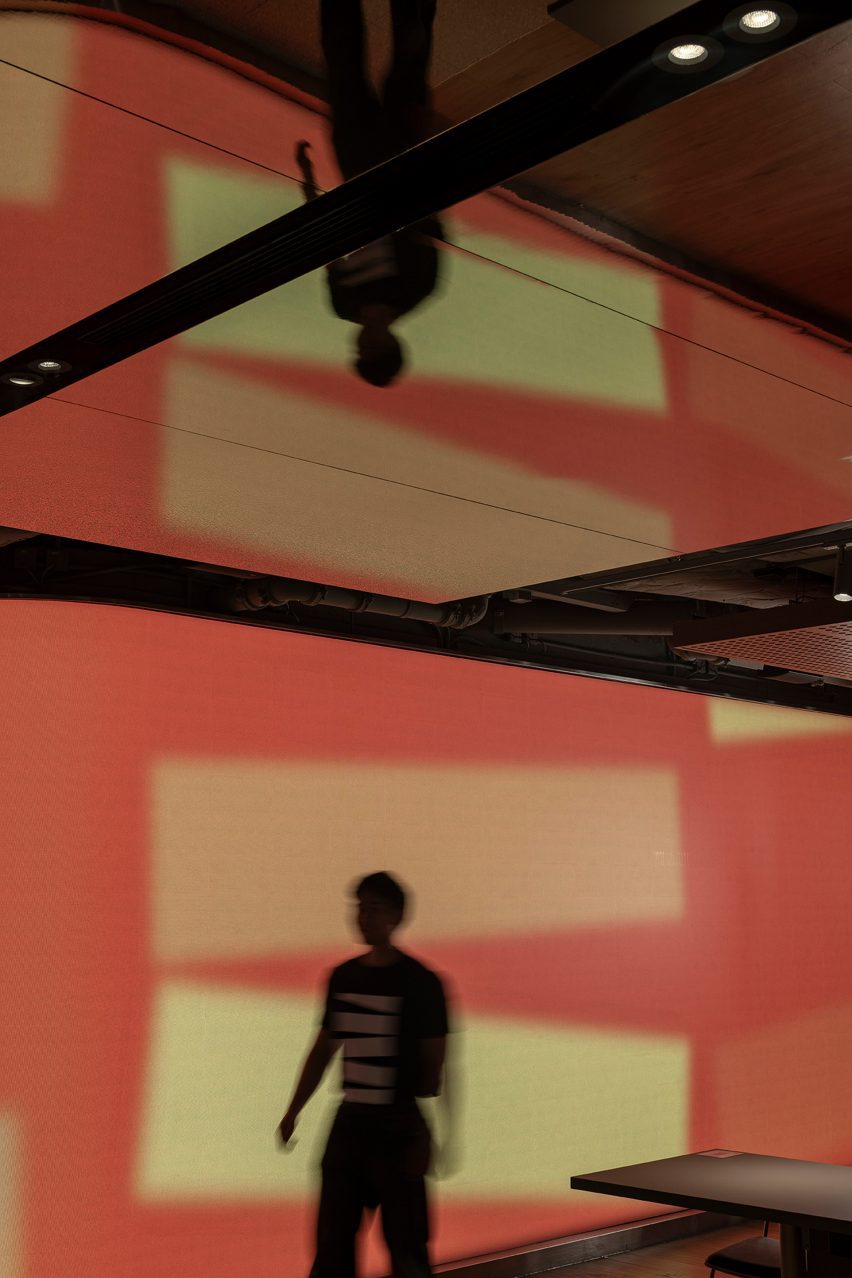 Reflective roof ion Hong Kong restaurant