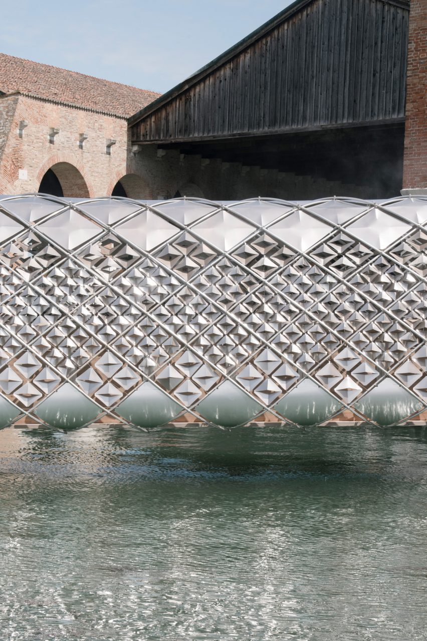 Shimmering bridge in Venice bt Norman Foster