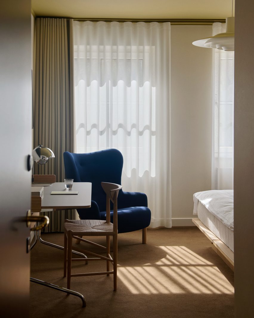 Hotel room with blue chairs
