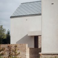 Chalk River House by Oliver Leech Architects
