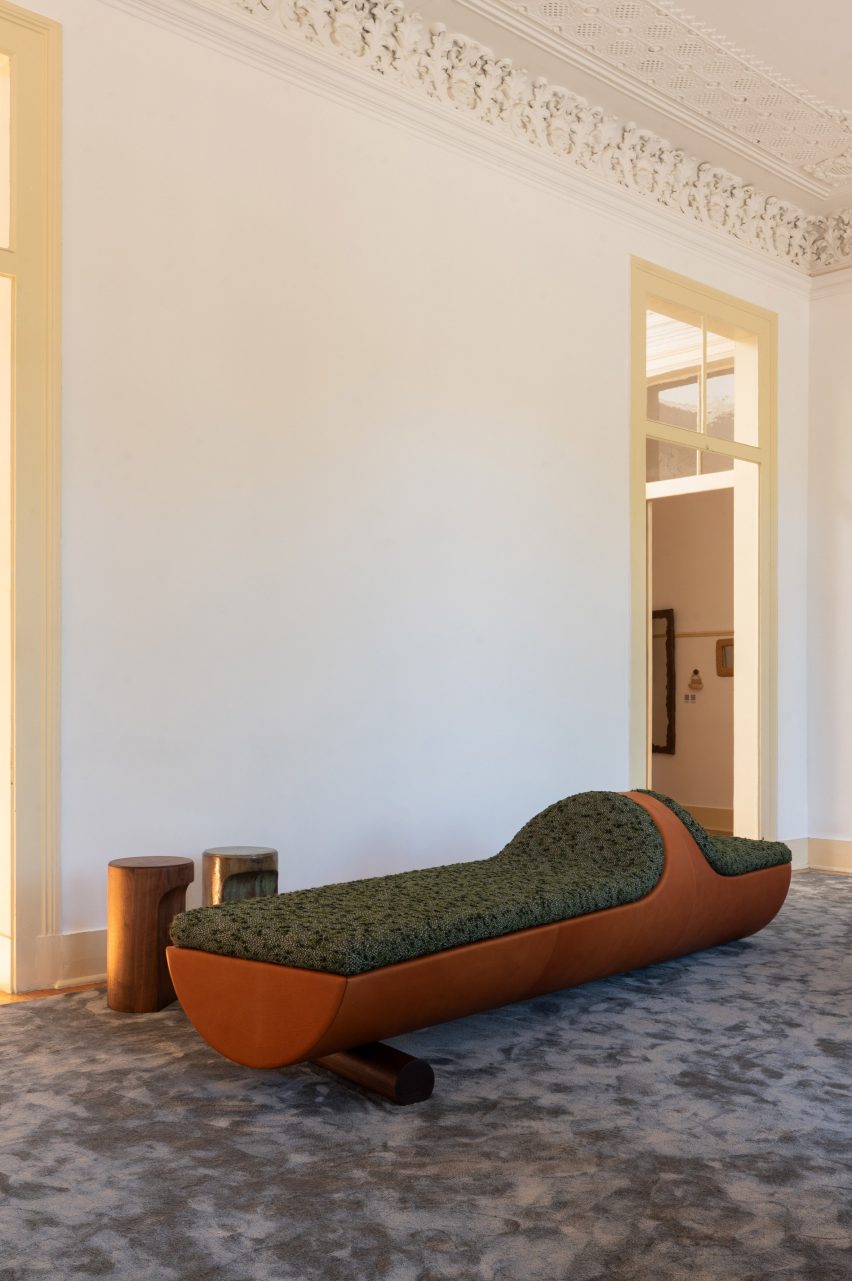 Wooden daybed for De La Espada