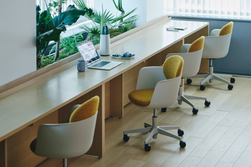 Floris chair by Okamura