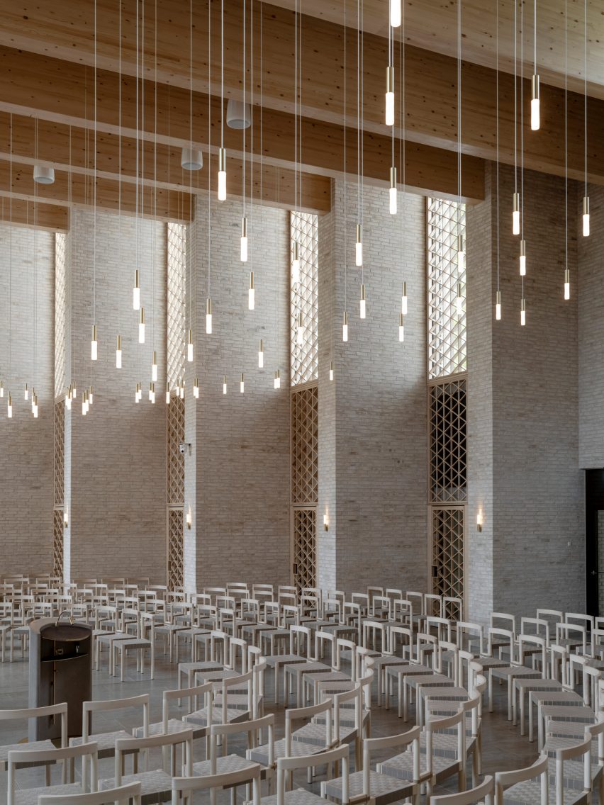 Main hall in Skanderborg church by Henning Larsen