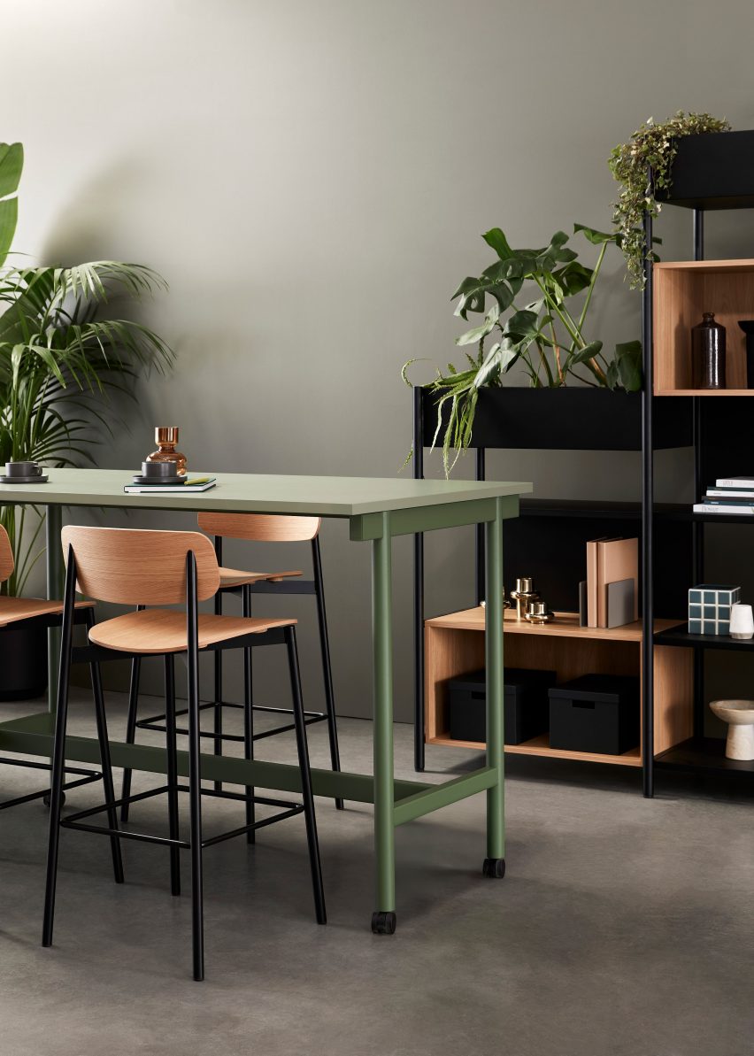 Teddy tables and workstations by Zenith