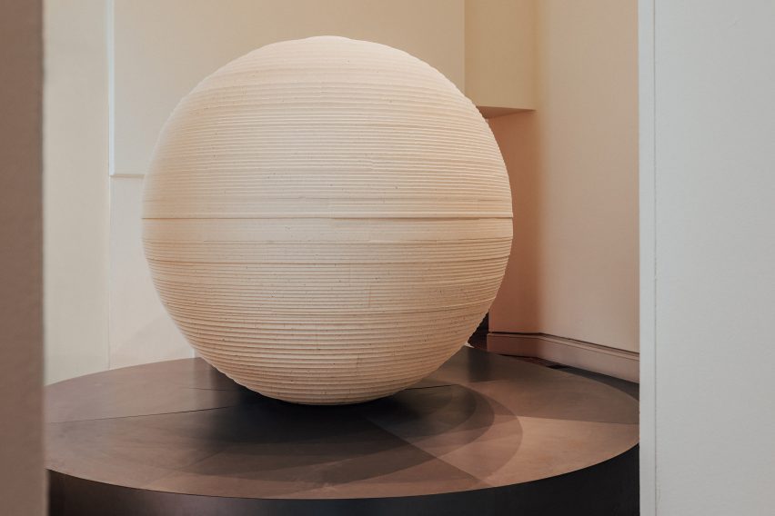 Urna collective funerary object