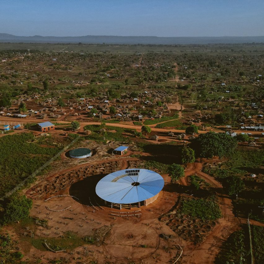 Uganda'daki Bidi Bidi Sahne Sanatları Merkezi, Hassell tarafından.
