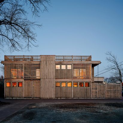 Brown House by BLDUS