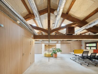 Declick Coworking in Alenya by Octavio Mestre Arquitectos