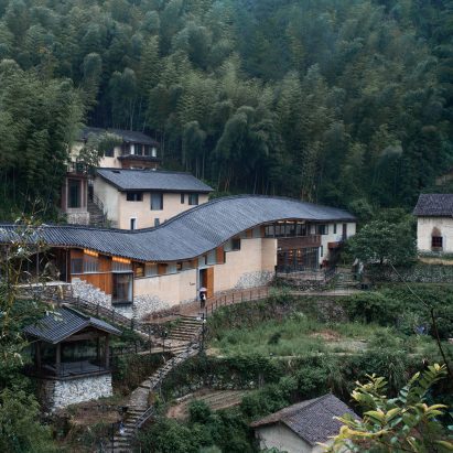Dwelling on the Mountainside: Jiuceng Art Gallery by Atelier Lu+Architects