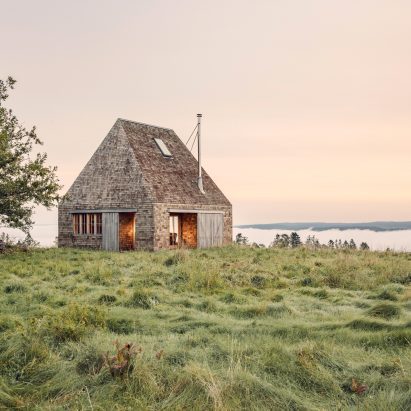Hilltop Cottage by MacKay-Lyons Sweetapple Architects