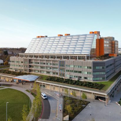 Midland Metropolitan University Hospital by Cagni Williams, HKS and Sonnemann Toon