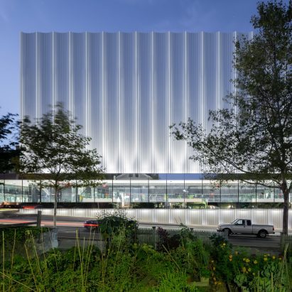 The Lindemann Performing Arts Center at Brown University by REX