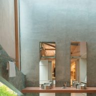 Attic Above Garden by RAD+ar