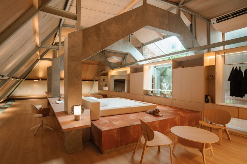 Interior of Attic Above Garden by RAD+ar