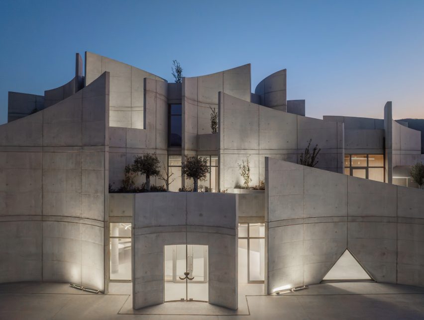 Concret vet hospital in Tirana by Davide Macullo Architects