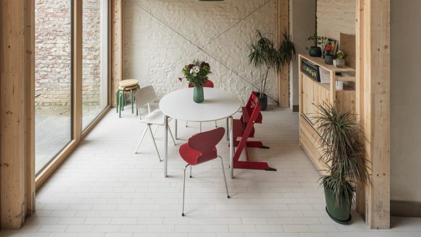 Timber extension in Belgium