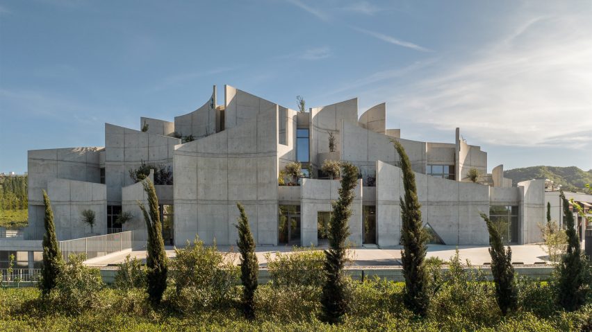 Vet hospital in Albania by Davide Macullo Architects