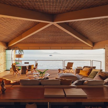 Angra House by Studio Arthur Casas