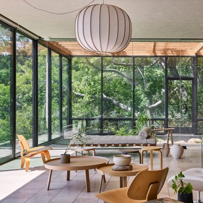 Glass Ridge House by OWIU