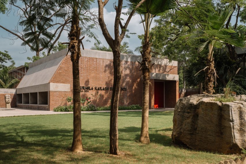 Facade of Urmila Kanoria Black Box by Studio Sangath