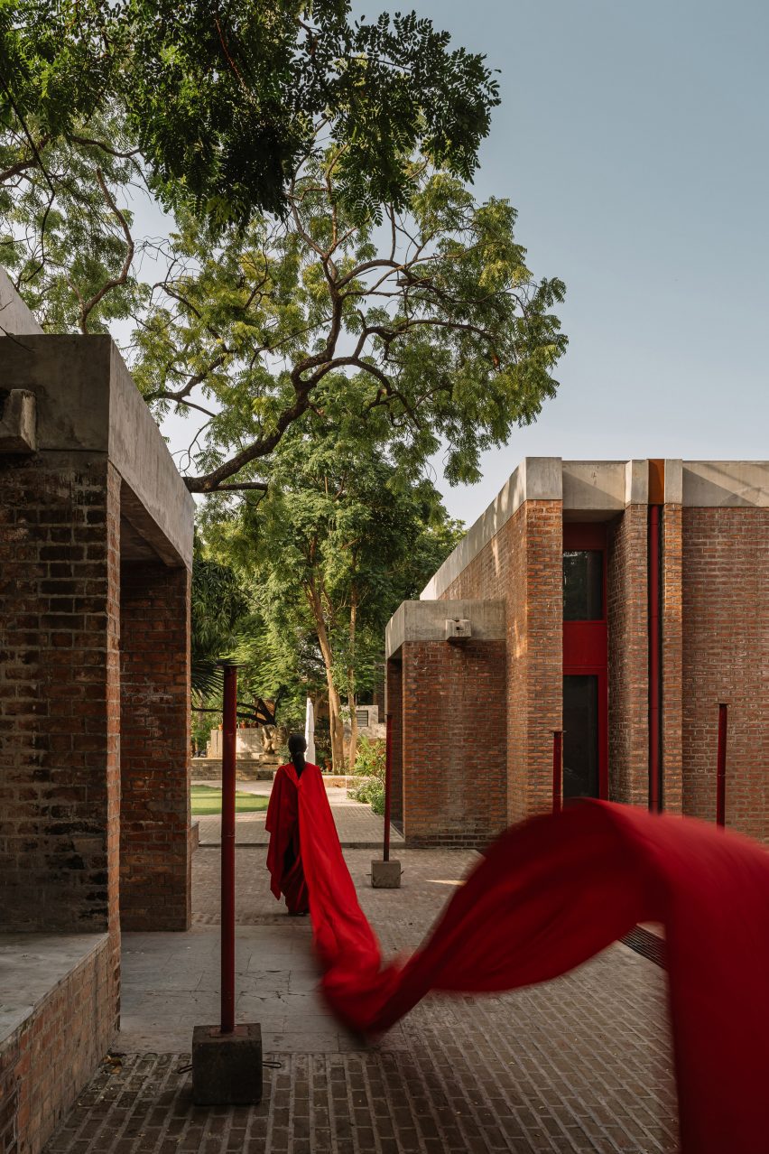 Urmila Kanoria Black Box by Studio Sangath