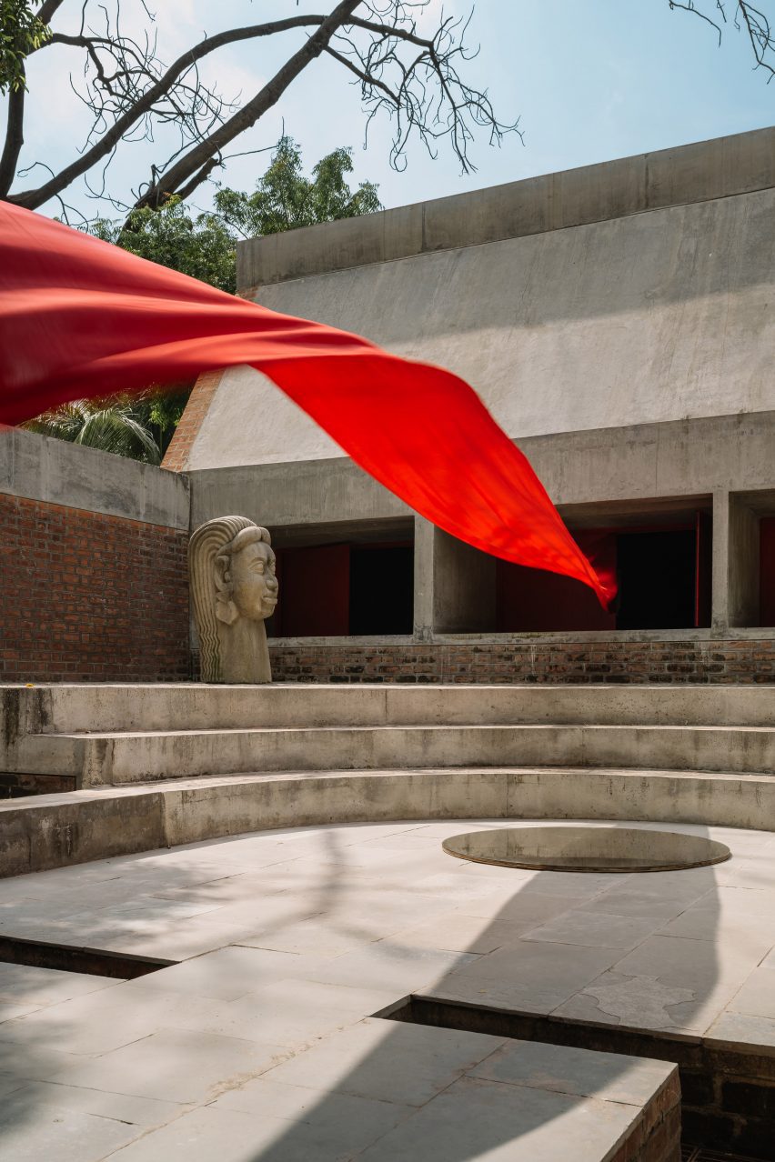 Ampitheatre at Urmila Kanoria Black Box by Studio Sangath
