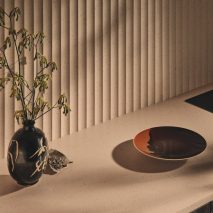 Photo a vase and a plate