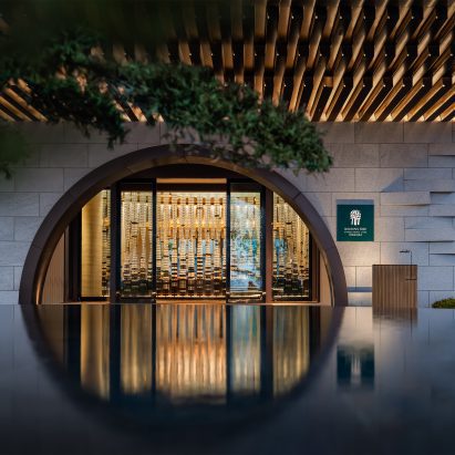 Banyan Tree Yangcheng Lake by Yang Bangsheng