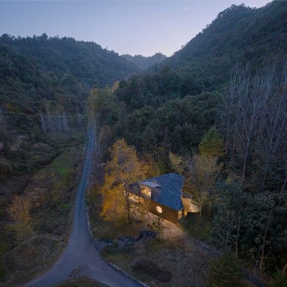 Ginkgo Valley Treehouse by Moguang Studio