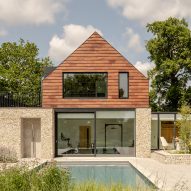 Swimming pool at Bulls Barn house by Selencky Parsons