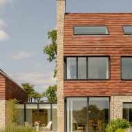 Clay tiles on facade of Bulls Barn house by Selencky Parsons