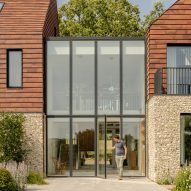 Glazed walls of Bulls Barn house by Selencky Parsons