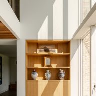 Bookshelf of Bulls Barn house by Selencky Parsons