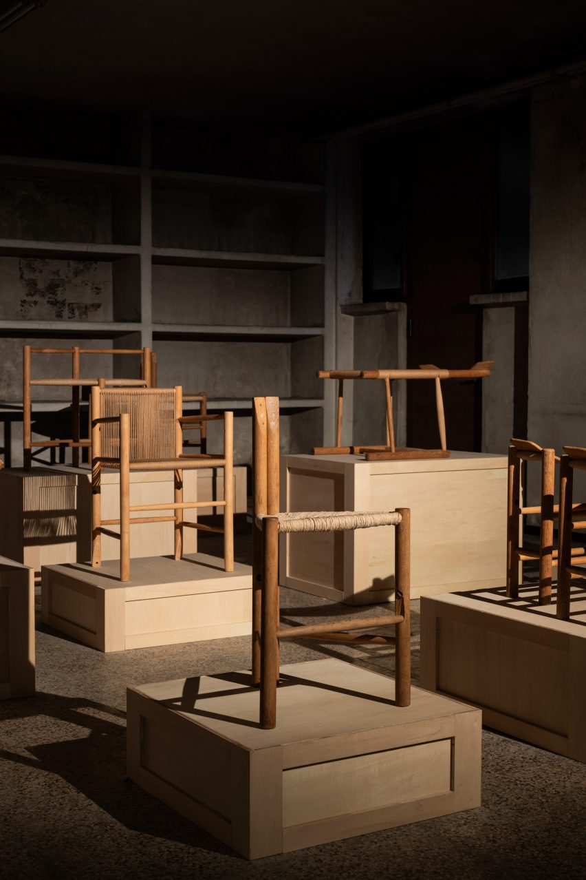 J39.5 chairs by AtMa Inc