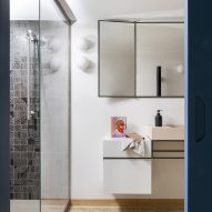 Bathroom with tile floor in RA House by StudioTamat