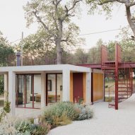 Mecozzi Verdini connects Italian villa to concrete annexe using red-steel walkway