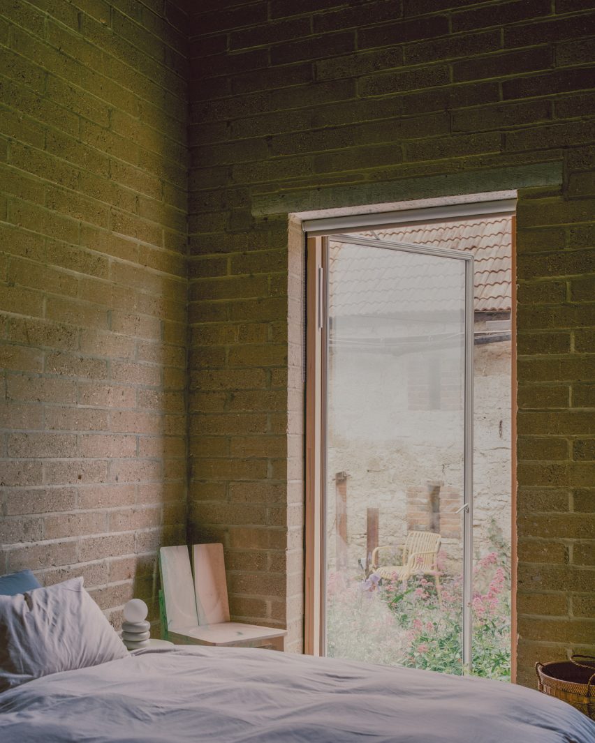 Blockwork-lined bedroom
