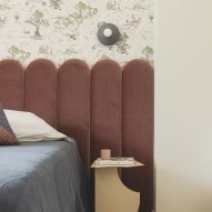 Children's bedroom with wallpaper in revamp of 1960s villa by StudioTamat